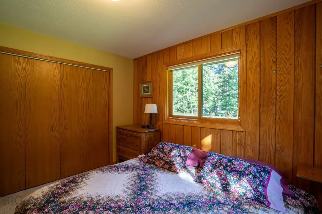 9 Moose Haven Loop Mcleod MT 59052