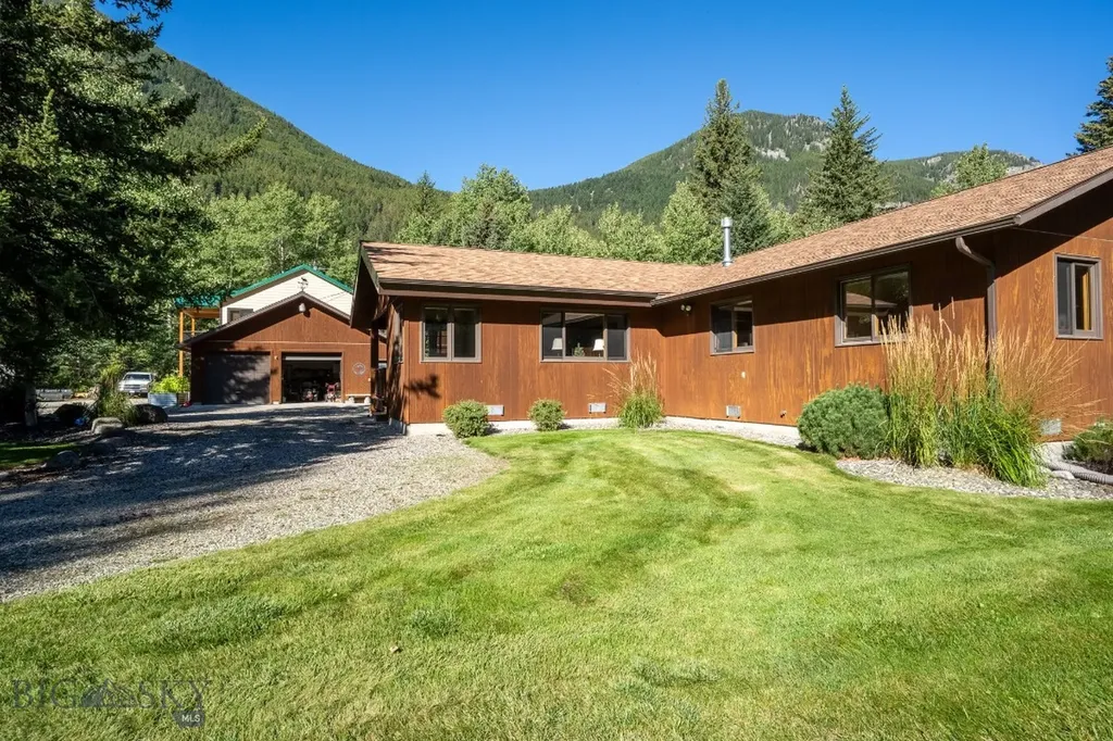 9 Moose Haven Loop Mcleod MT 59052