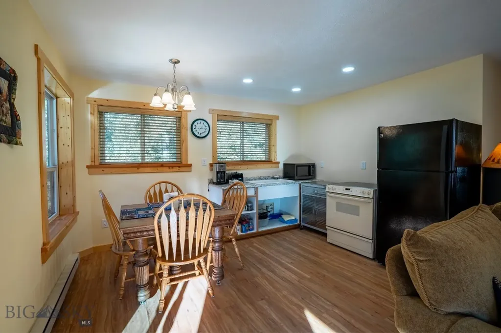 9 Moose Haven Loop Mcleod MT 59052