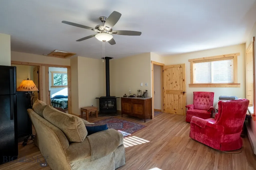 9 Moose Haven Loop Mcleod MT 59052