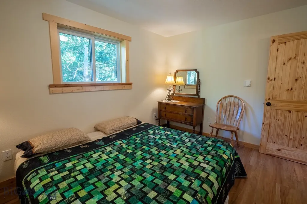 9 Moose Haven Loop Mcleod MT 59052