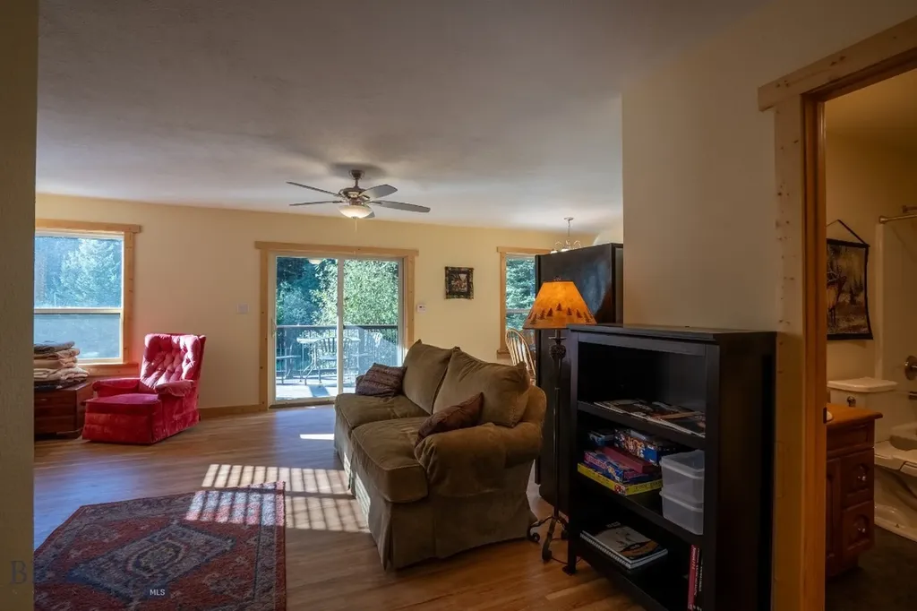 9 Moose Haven Loop Mcleod MT 59052