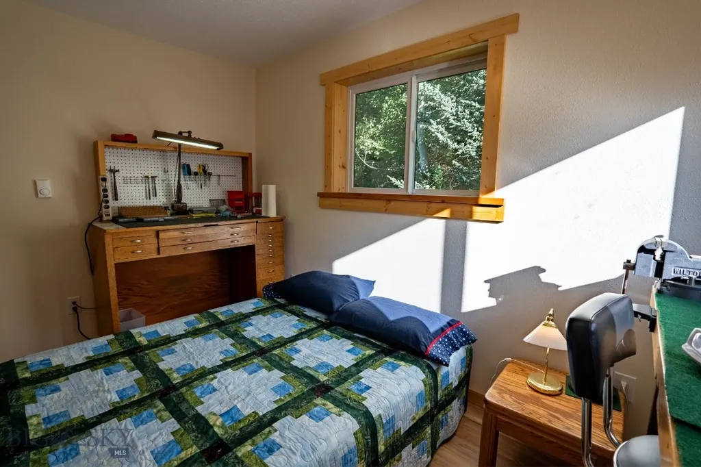 9 Moose Haven Loop Mcleod MT 59052