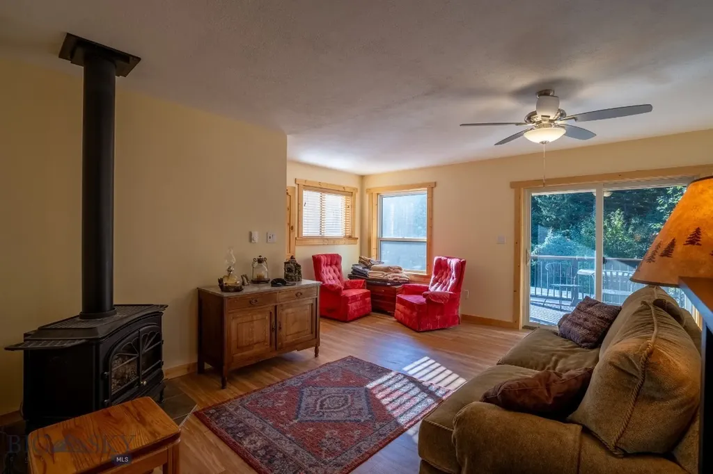 9 Moose Haven Loop Mcleod MT 59052