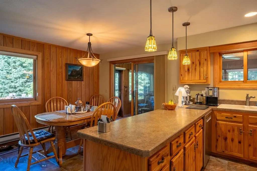 9 Moose Haven Loop Mcleod MT 59052