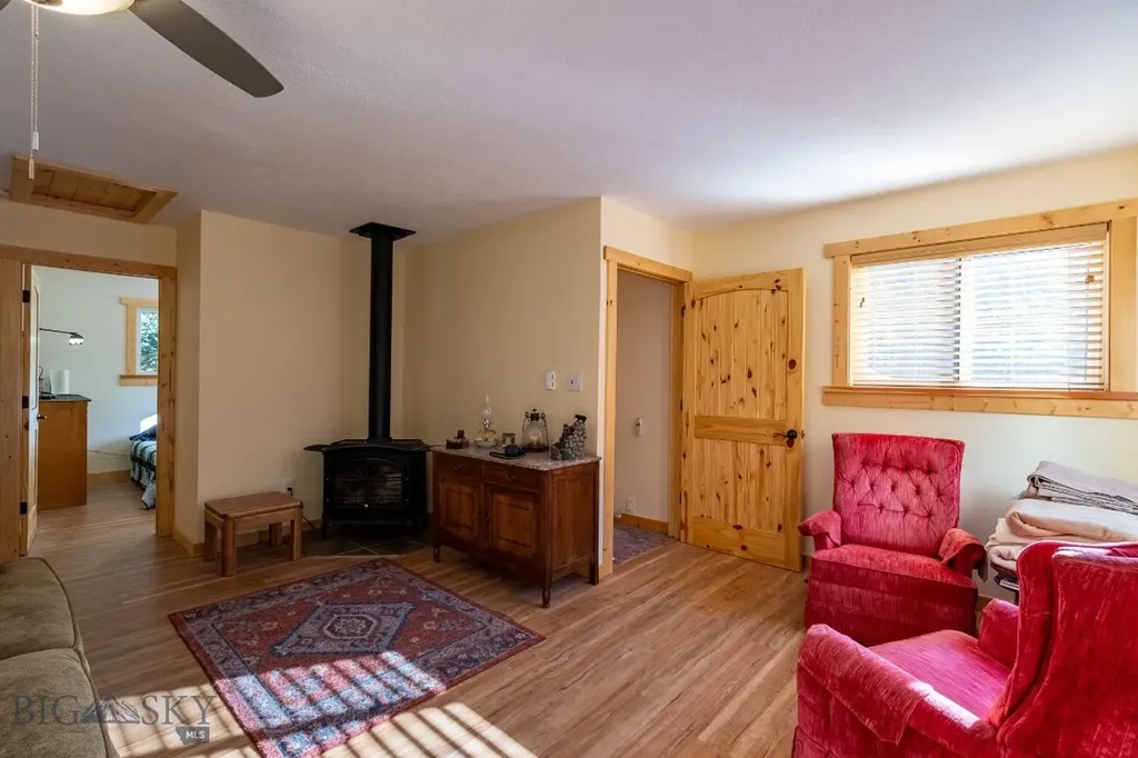 9 Moose Haven Loop Mcleod MT 59052