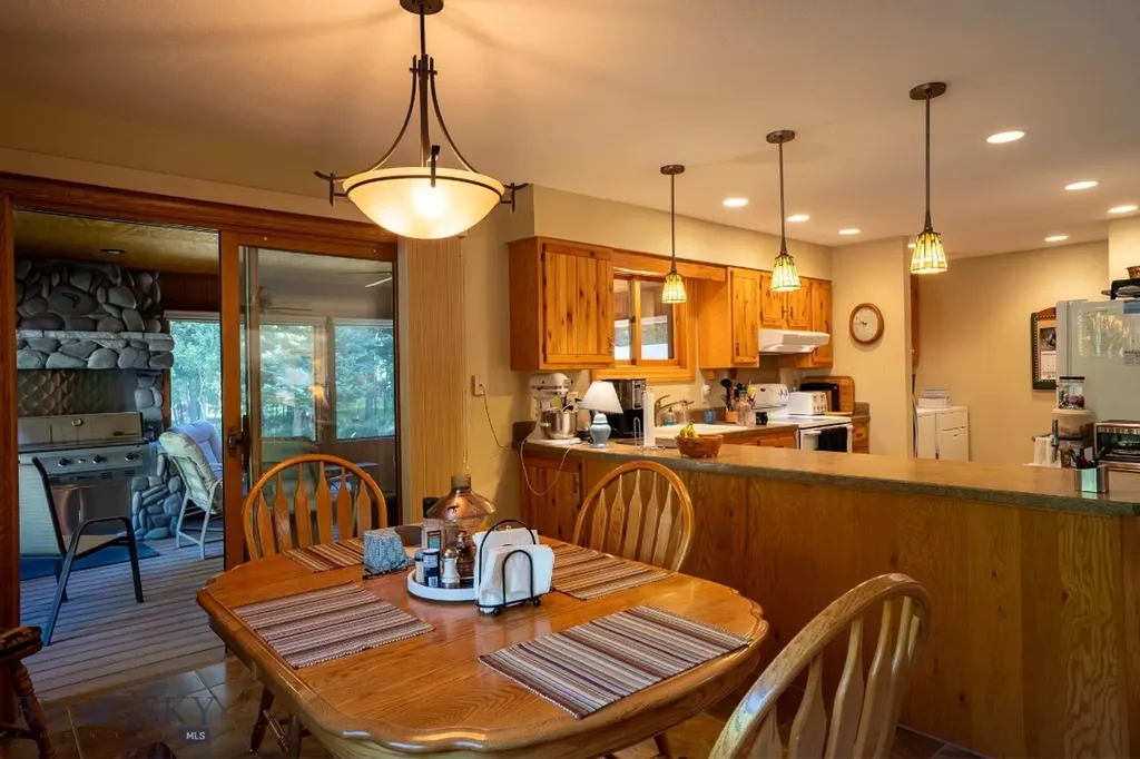 9 Moose Haven Loop Mcleod MT 59052