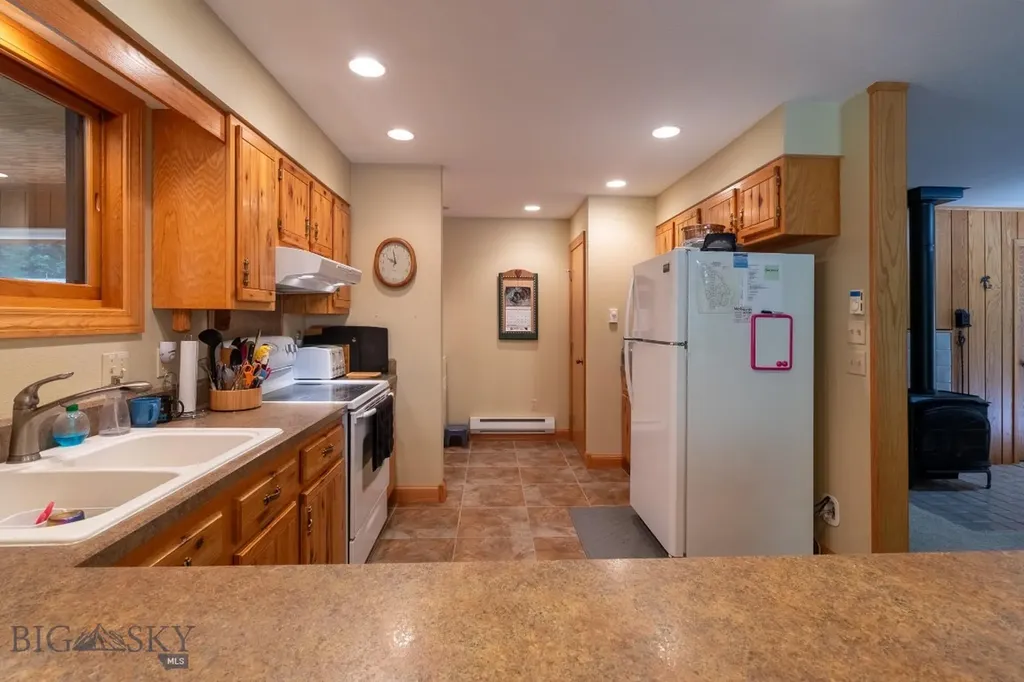9 Moose Haven Loop Mcleod MT 59052