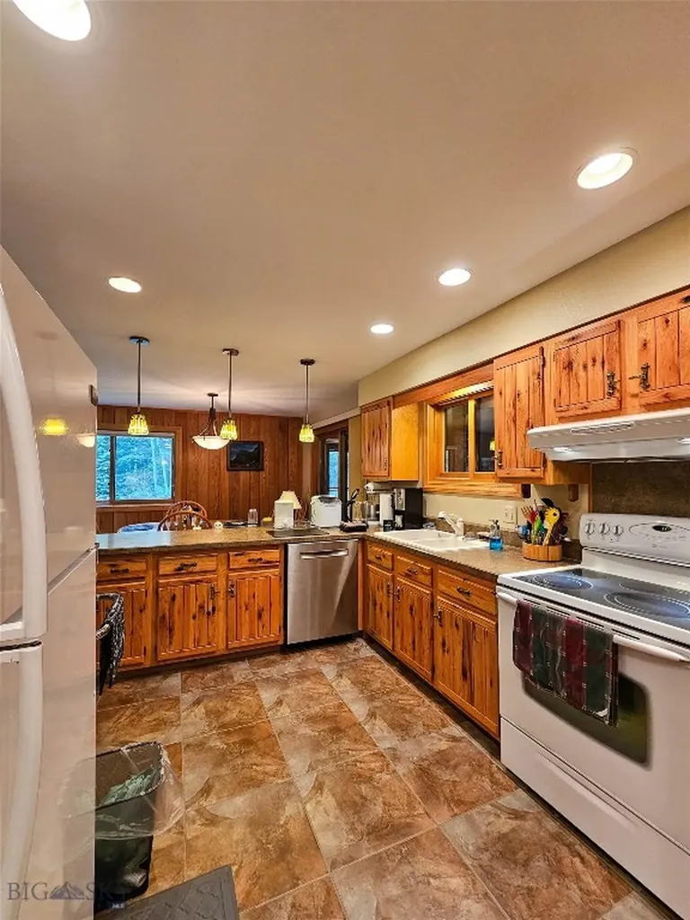 9 Moose Haven Loop Mcleod MT 59052