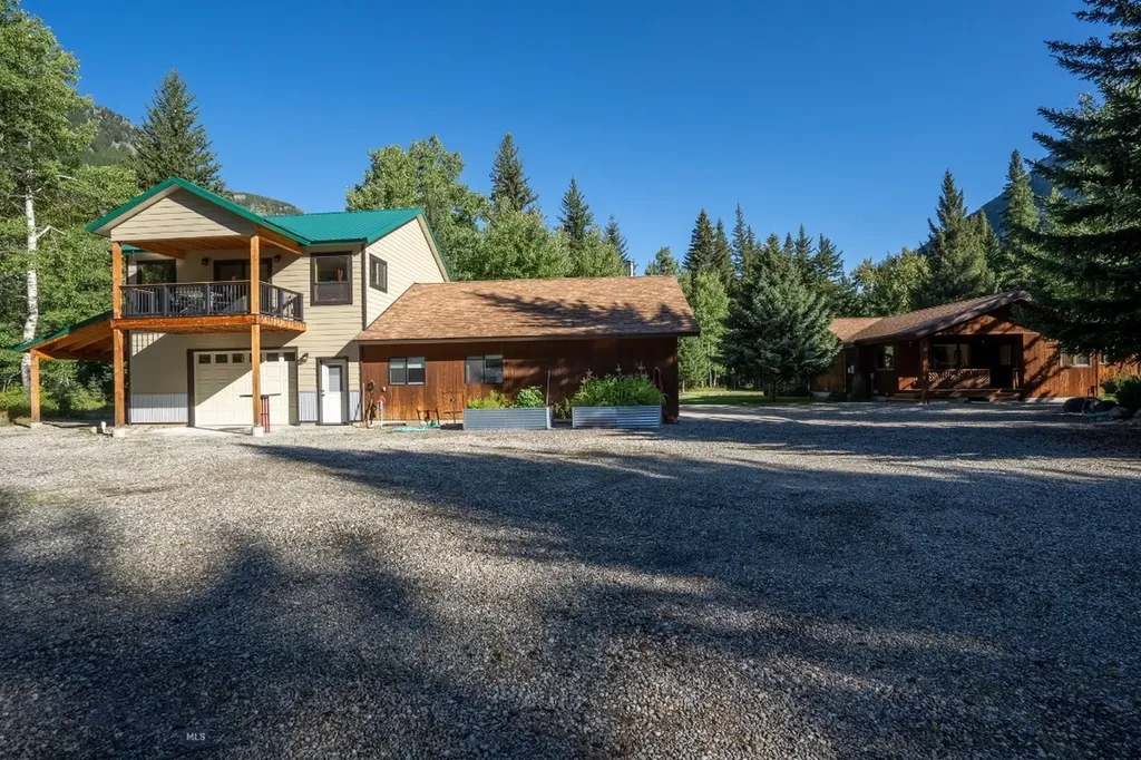 9 Moose Haven Loop Mcleod MT 59052