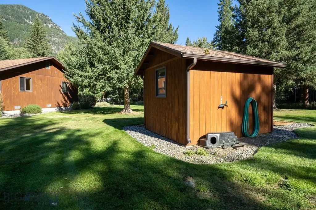 9 Moose Haven Loop Mcleod MT 59052