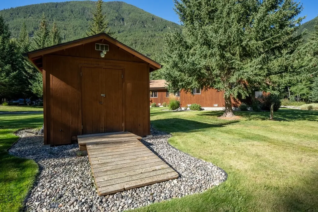 9 Moose Haven Loop Mcleod MT 59052