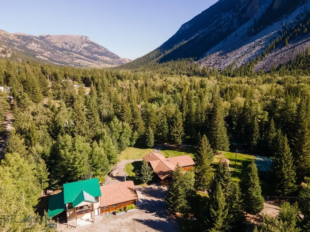 9 Moose Haven Loop Mcleod MT 59052