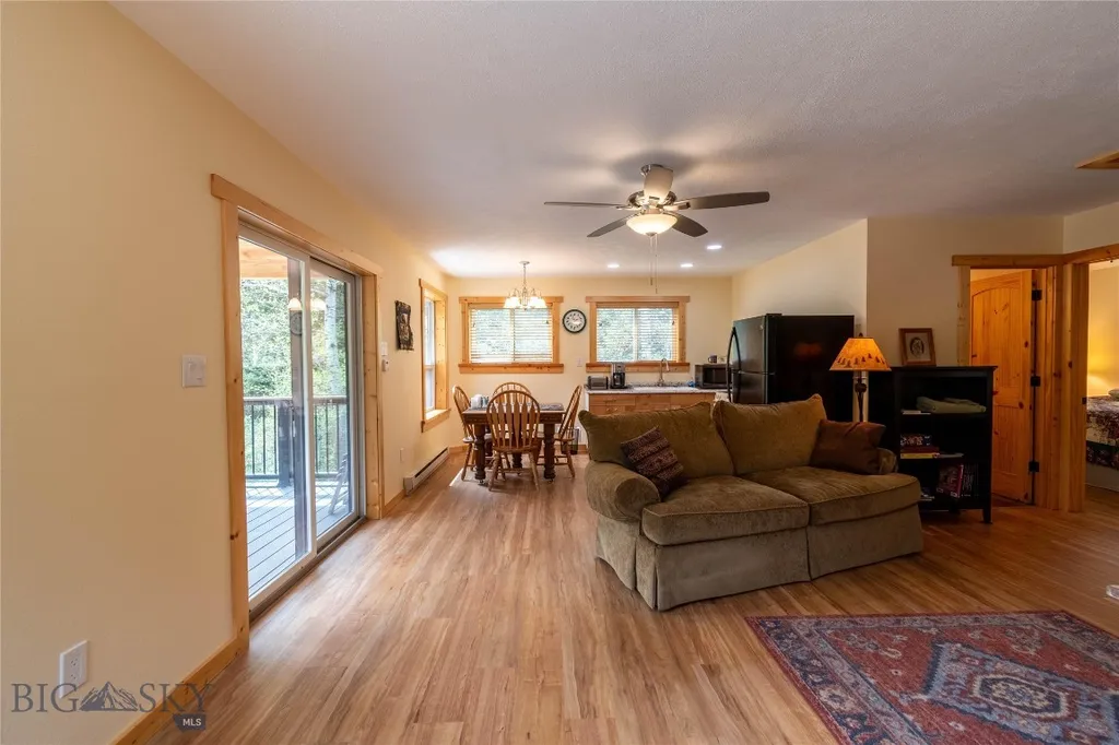 9 Moose Haven Loop Mcleod MT 59052