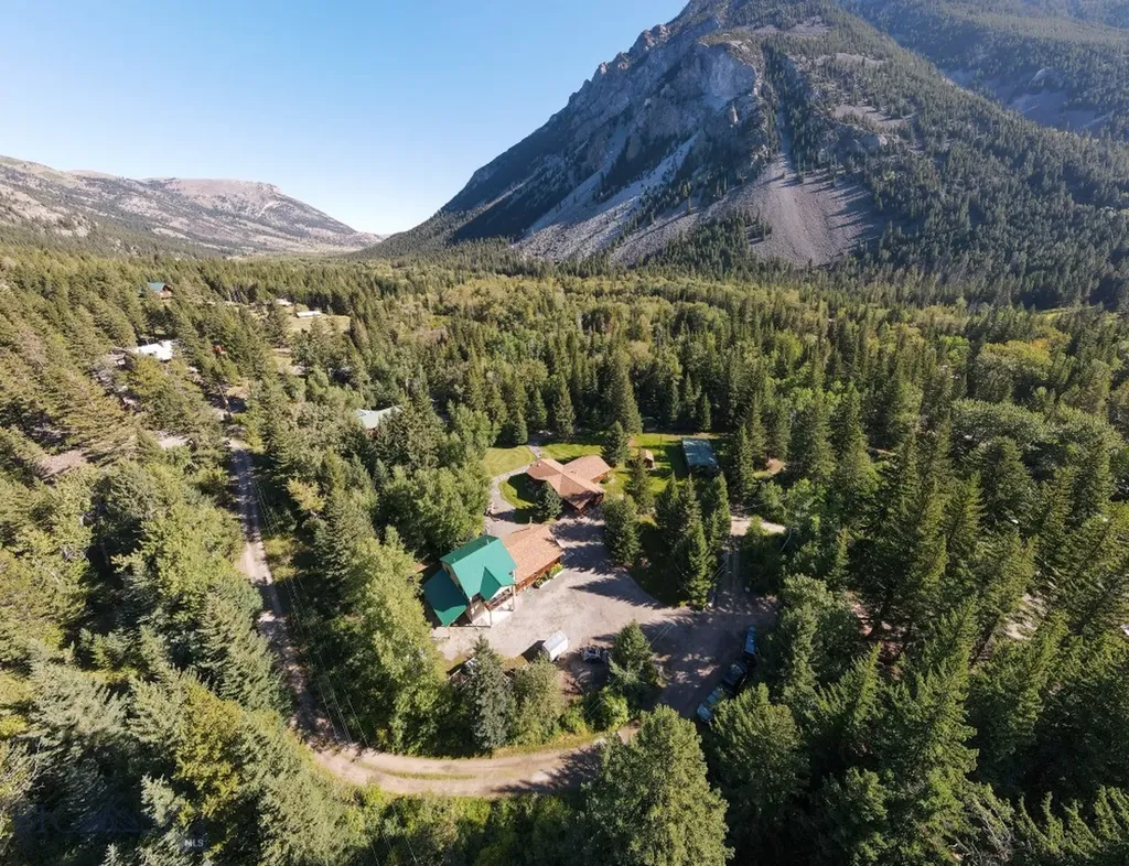 9 Moose Haven Loop Mcleod MT 59052