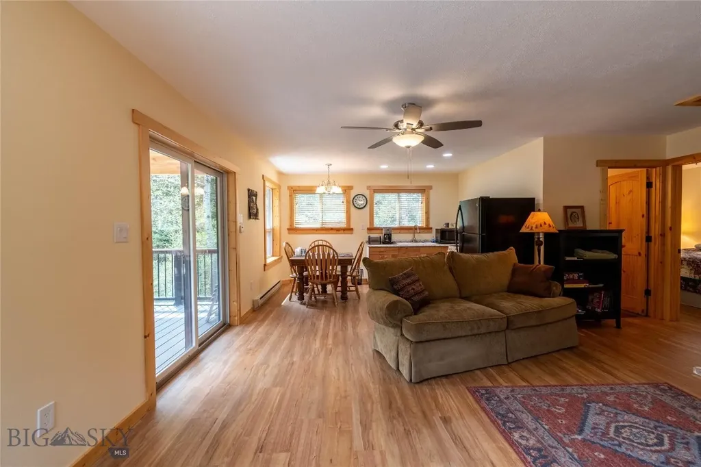 9 Moose Haven Loop Mcleod MT 59052