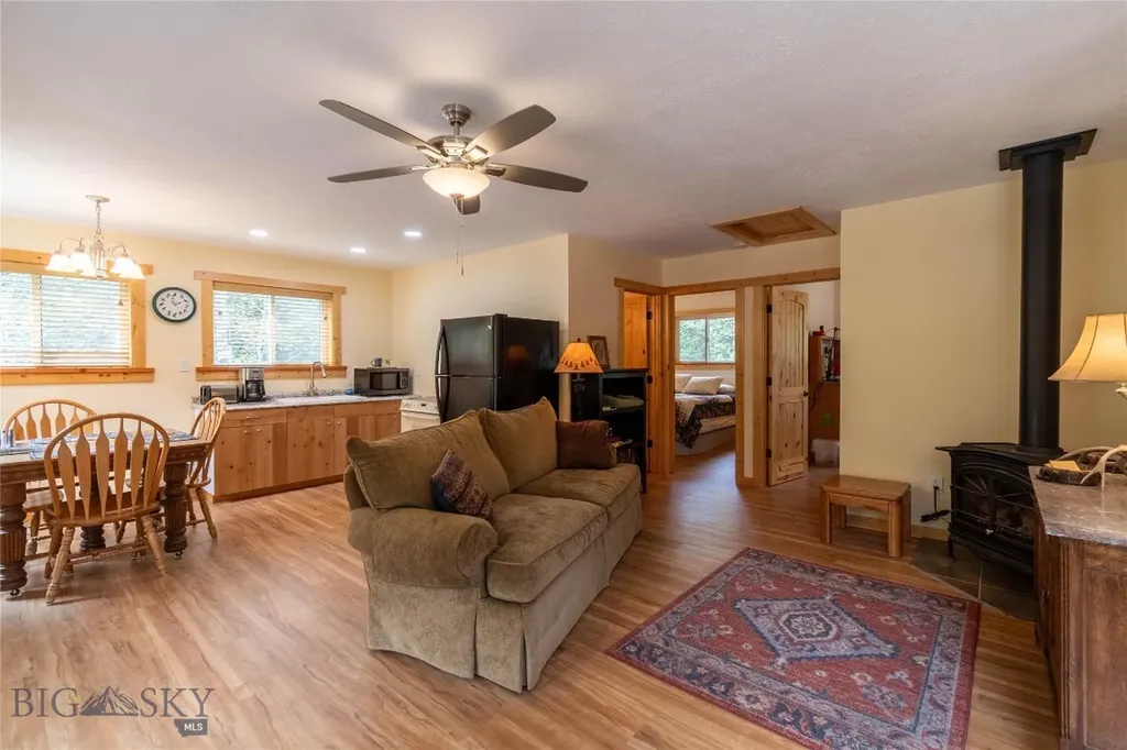 9 Moose Haven Loop Mcleod MT 59052