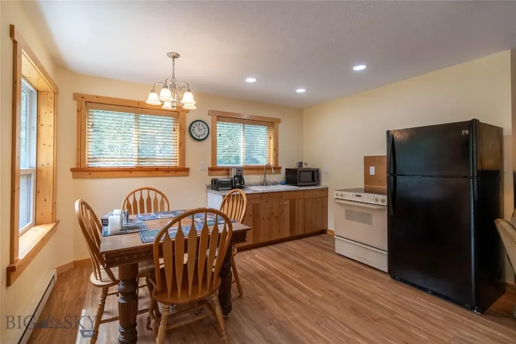 9 Moose Haven Loop Mcleod MT 59052