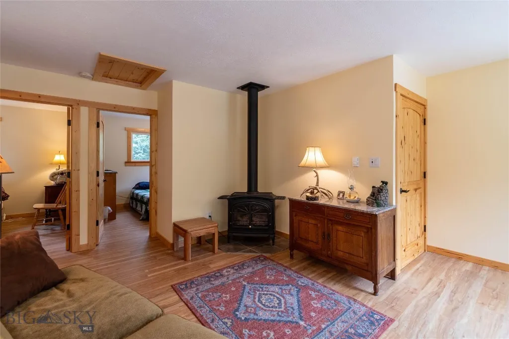 9 Moose Haven Loop Mcleod MT 59052