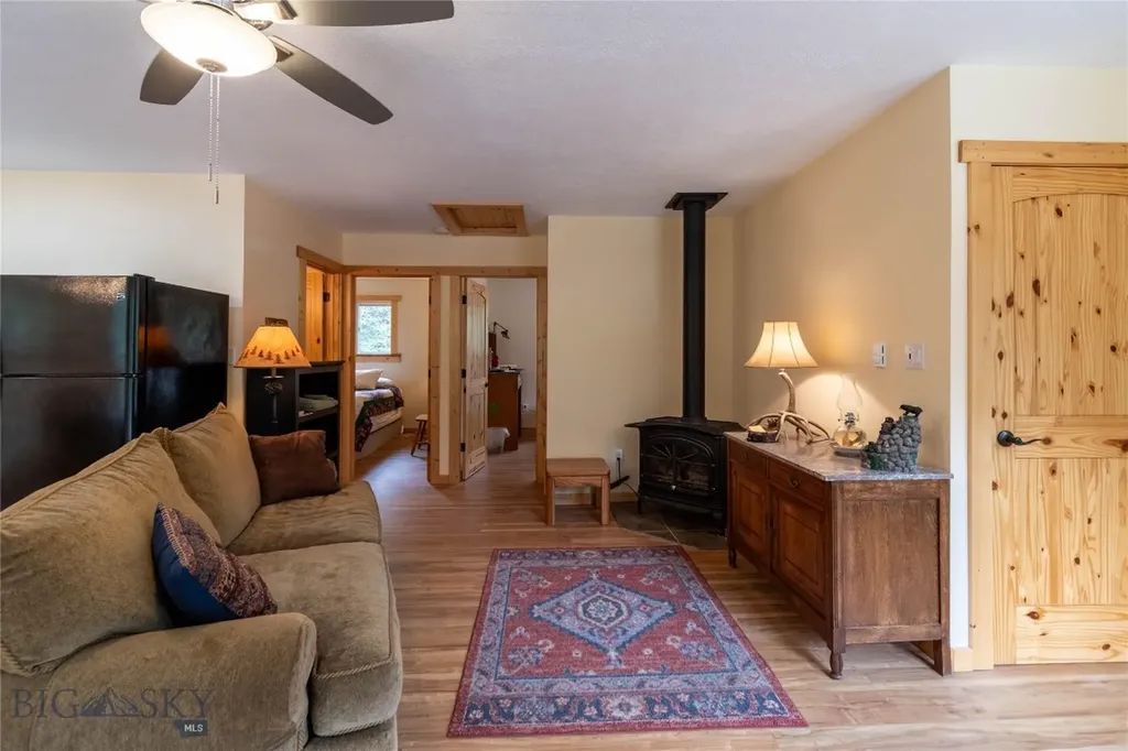 9 Moose Haven Loop Mcleod MT 59052