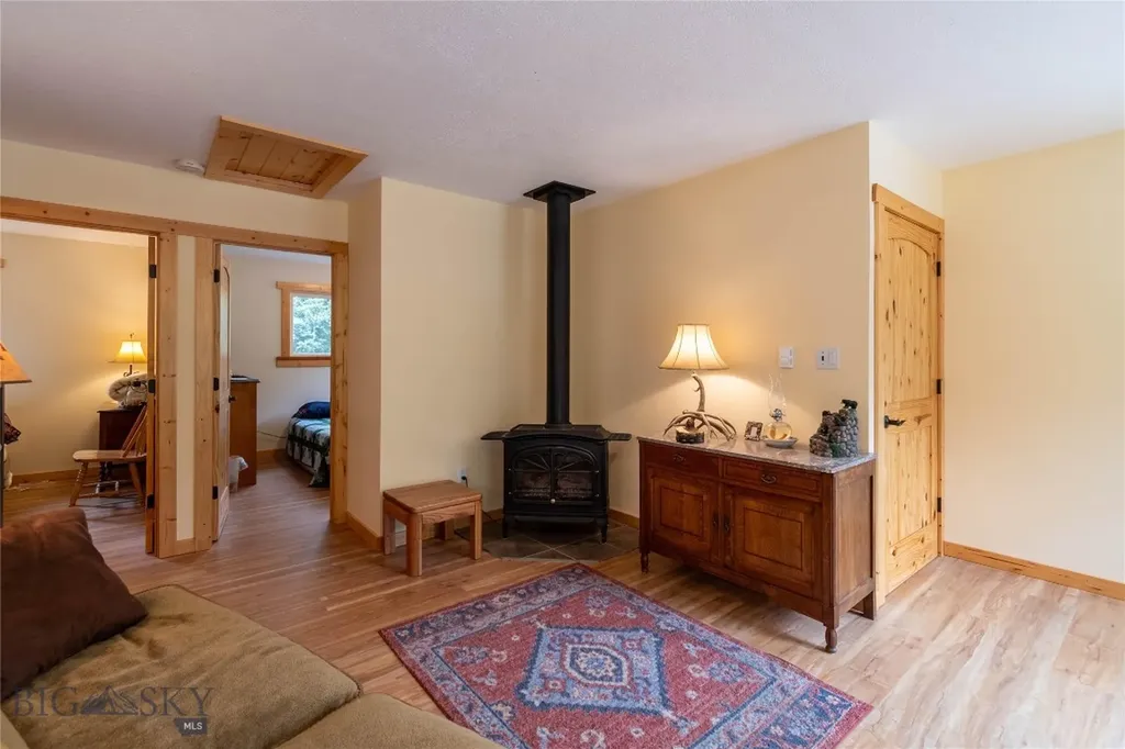 9 Moose Haven Loop Mcleod MT 59052
