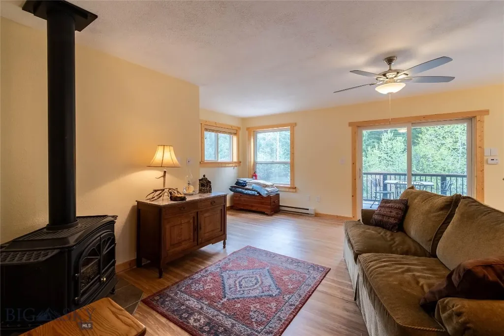 9 Moose Haven Loop Mcleod MT 59052