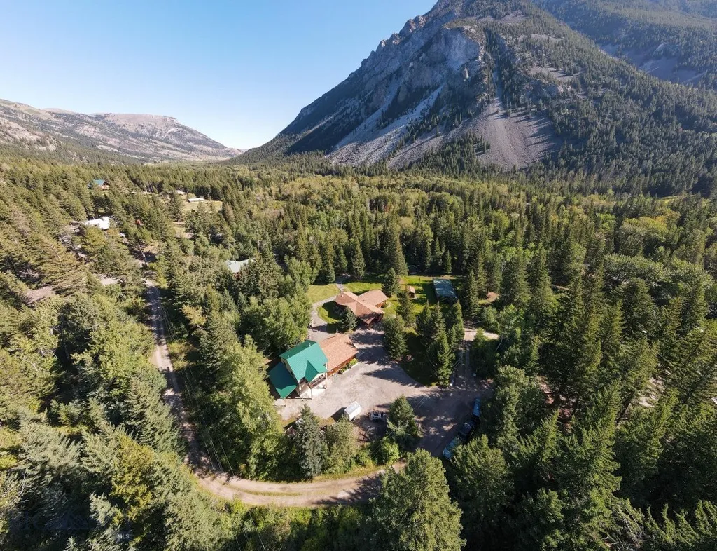 9 Moose Haven Loop Mcleod MT 59052