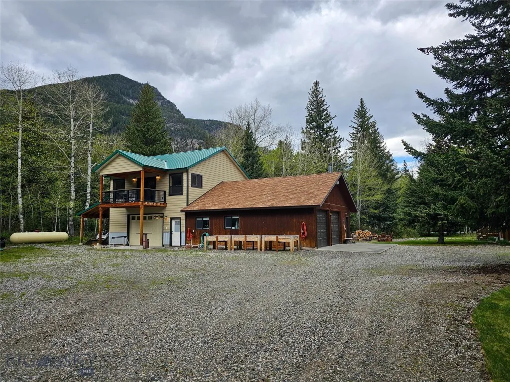 9 Moose Haven Loop Mcleod MT 59052