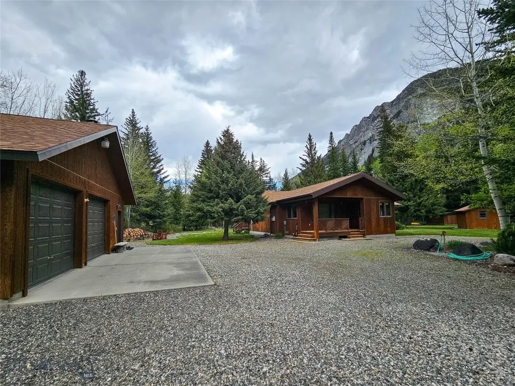 9 Moose Haven Loop Mcleod MT 59052