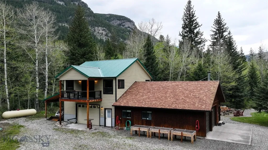 9 Moose Haven Loop Mcleod MT 59052