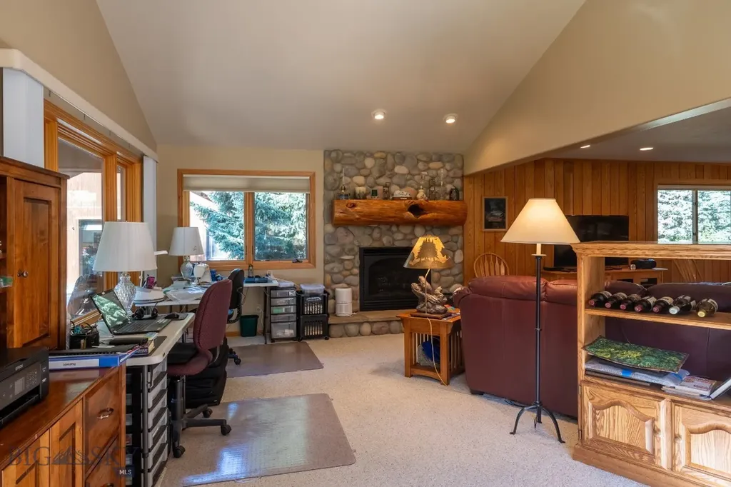 9 Moose Haven Loop Mcleod MT 59052