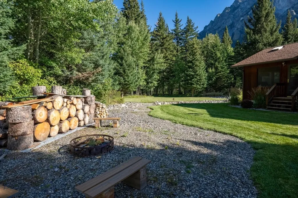 9 Moose Haven Loop Mcleod MT 59052