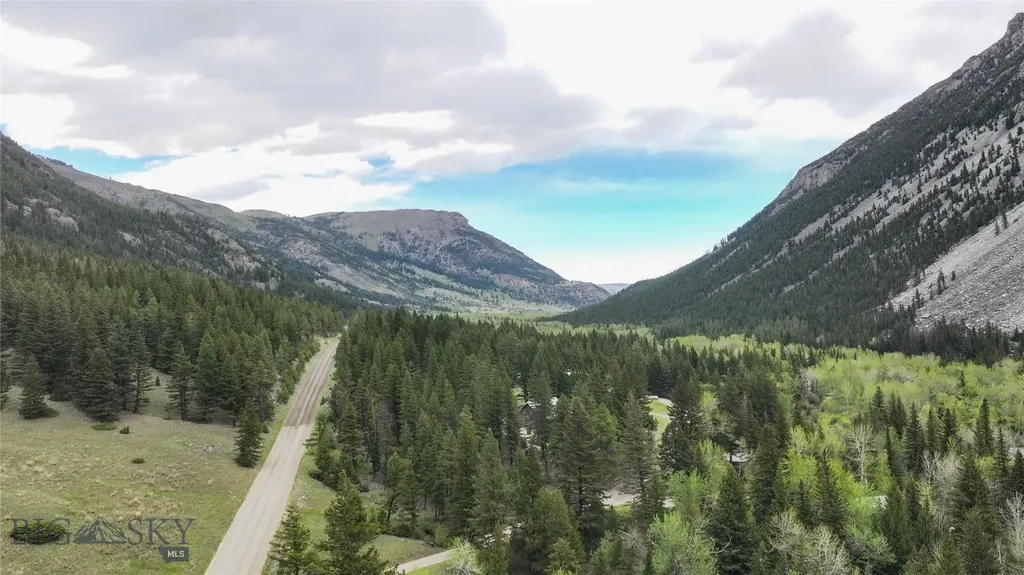 9 Moose Haven Loop Mcleod MT 59052
