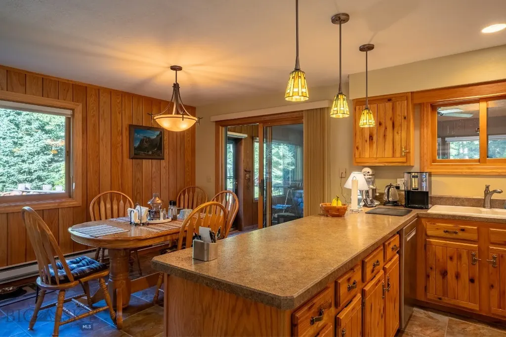 9 Moose Haven Loop Mcleod MT 59052