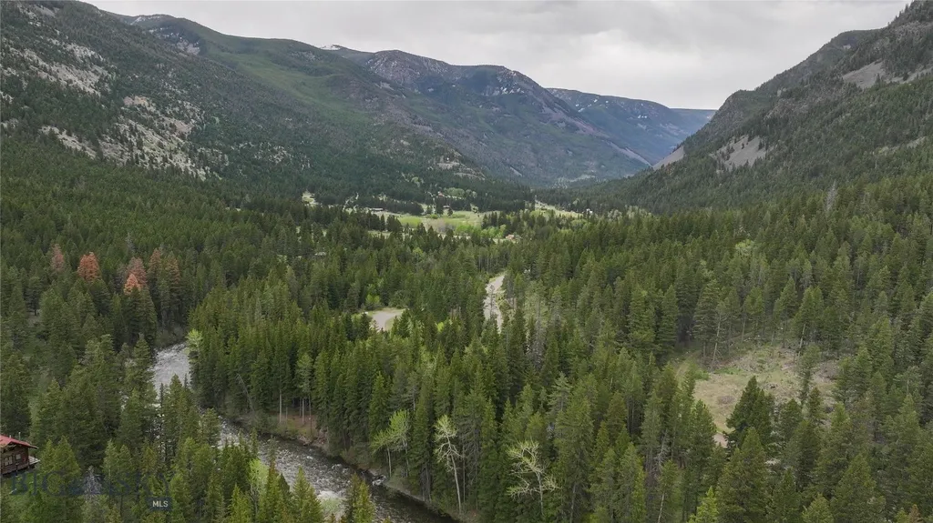 9 Moose Haven Loop Mcleod MT 59052