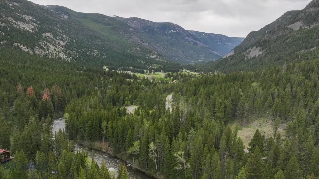 9 Moose Haven Loop Mcleod MT 59052
