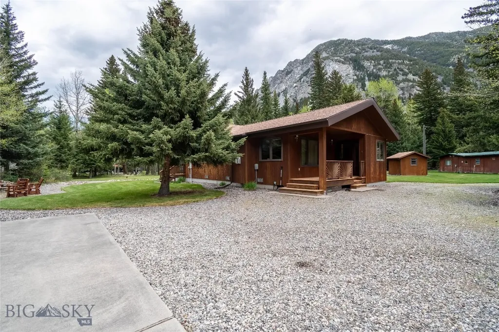 9 Moose Haven Loop Mcleod MT 59052