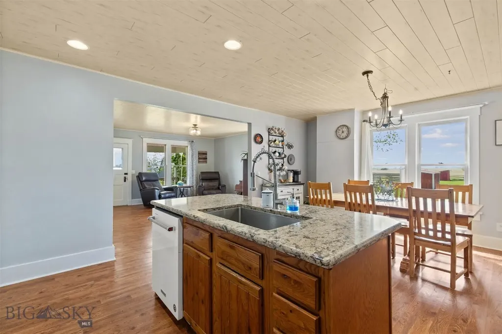 6280 W Dry Creek Road Manhattan MT 59741