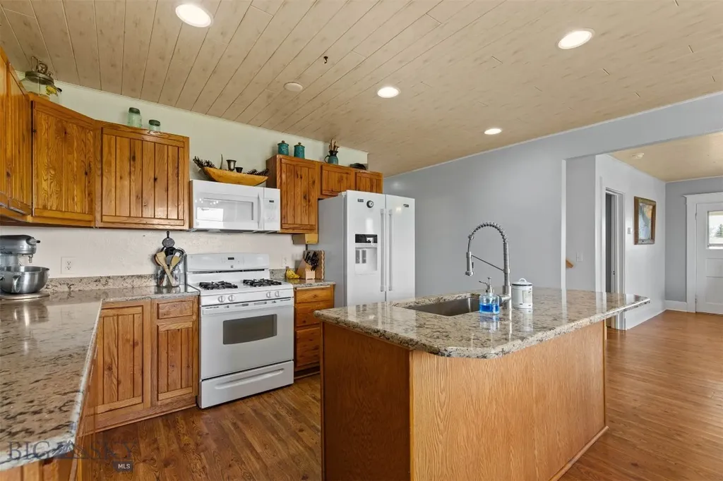 6280 W Dry Creek Road Manhattan MT 59741