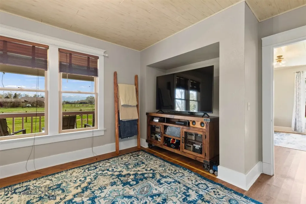 6280 W Dry Creek Road Manhattan MT 59741