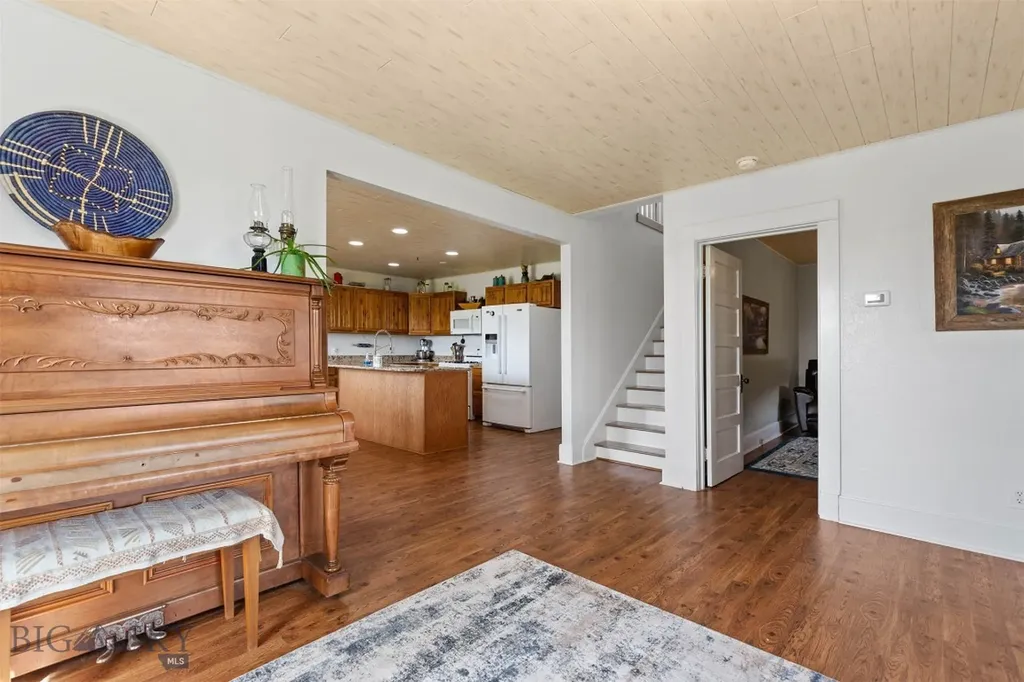 6280 W Dry Creek Road Manhattan MT 59741