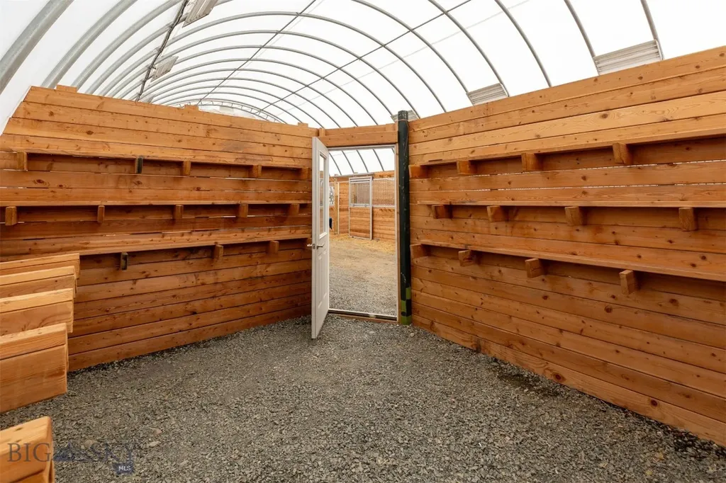 6280 W Dry Creek Road Manhattan MT 59741