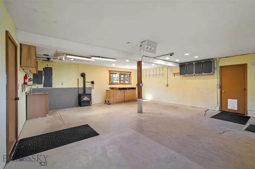 2 Hitching Post Bozeman MT 59715