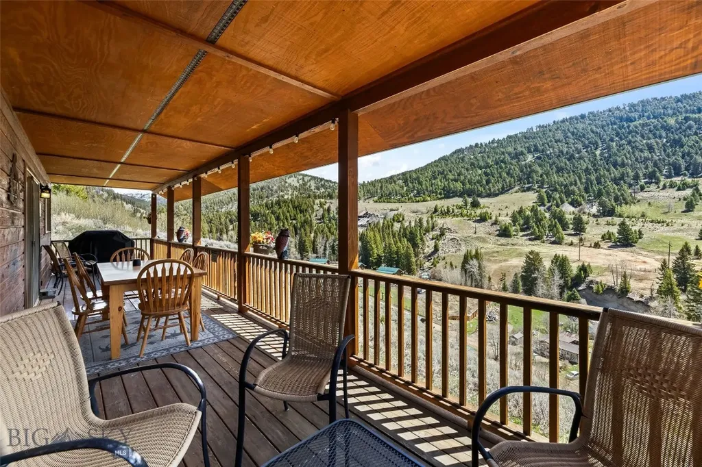 23 Hanlon Hill Drive Gardiner MT 59030