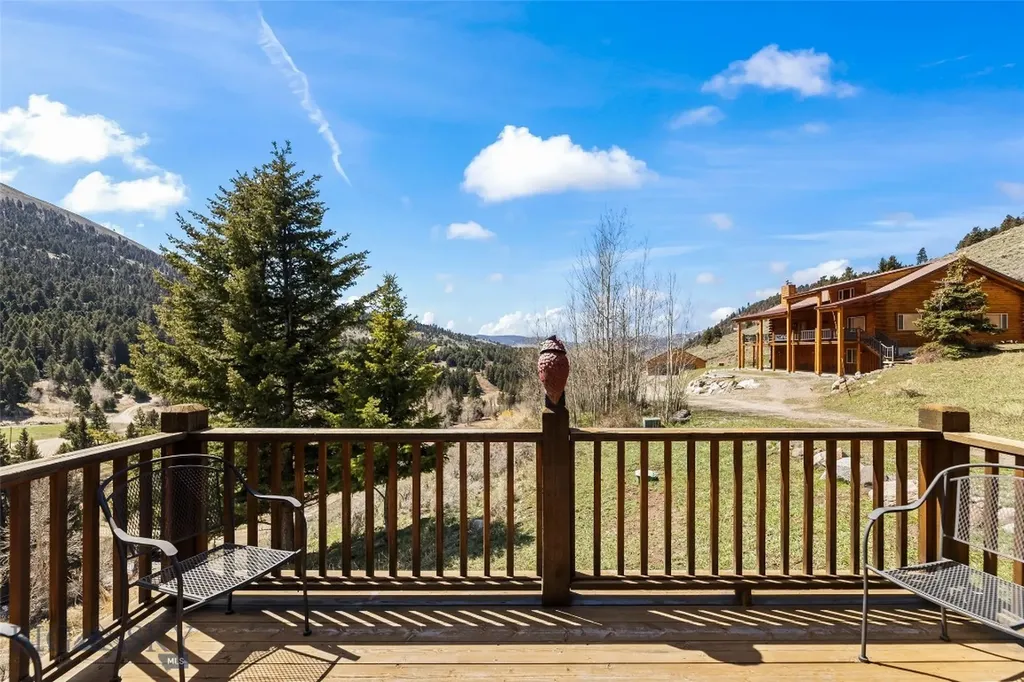 23 Hanlon Hill Drive Gardiner MT 59030