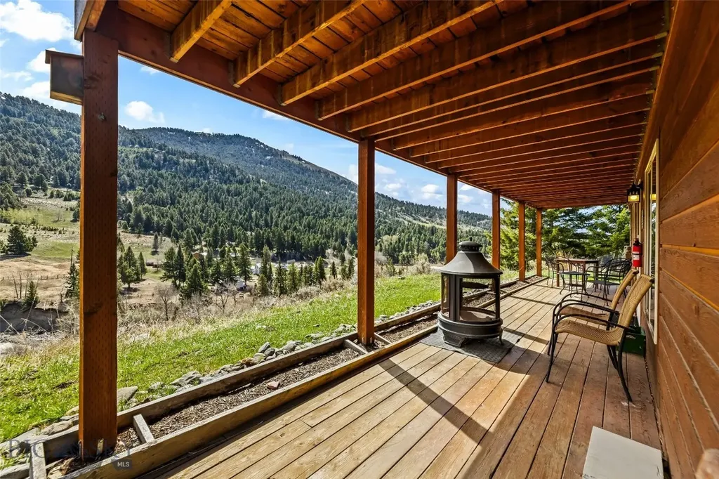 23 Hanlon Hill Drive Gardiner MT 59030