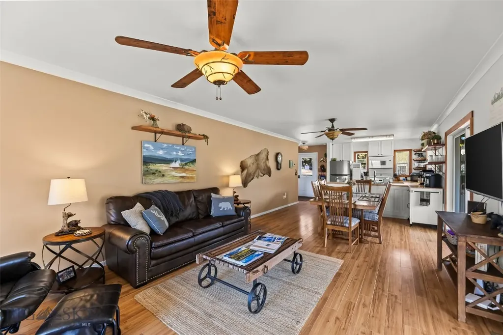 23 Hanlon Hill Drive Gardiner MT 59030