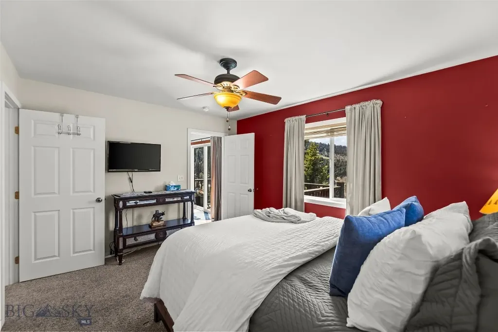 23 Hanlon Hill Drive Gardiner MT 59030
