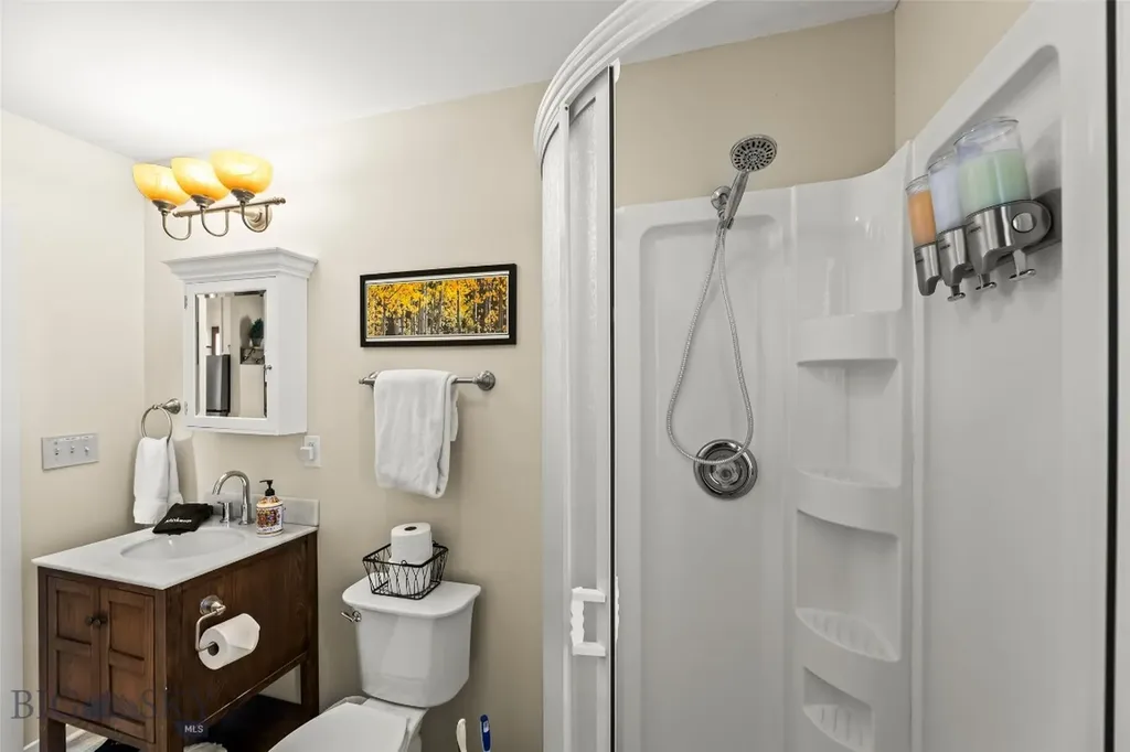 23 Hanlon Hill Drive Gardiner MT 59030
