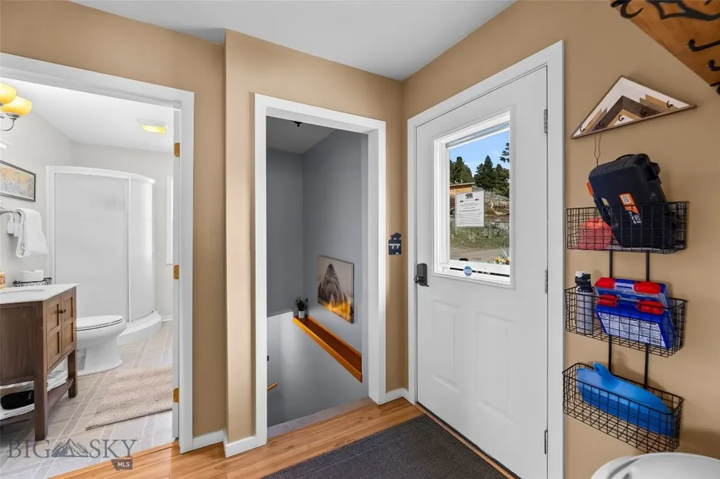 23 Hanlon Hill Drive Gardiner MT 59030